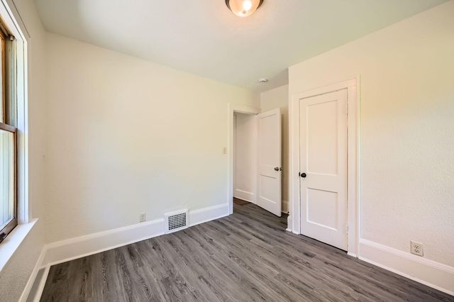 1083 Western Avenue N, Saint Paul, MN 55117