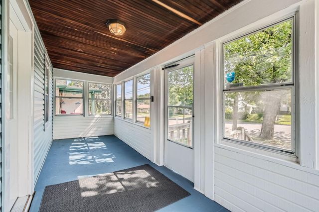 1083 Western Avenue N, Saint Paul, MN 55117