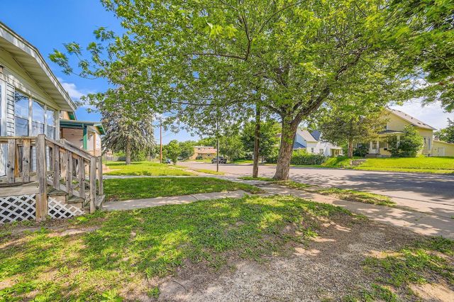 1083 Western Avenue N, Saint Paul, MN 55117