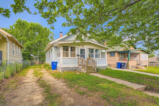 1083 Western Avenue N, Saint Paul, MN 55117