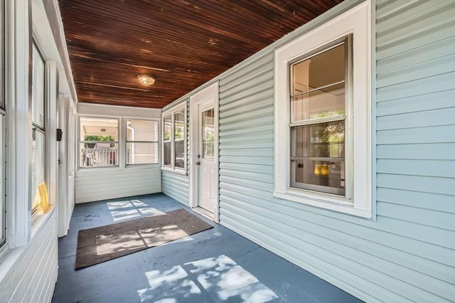 1083 Western Avenue N, Saint Paul, MN 55117