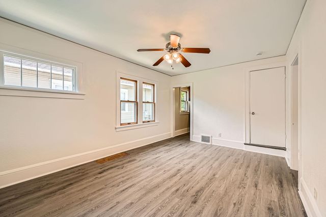 1083 Western Avenue N, Saint Paul, MN 55117