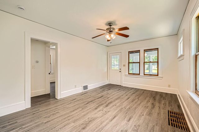 1083 Western Avenue N, Saint Paul, MN 55117