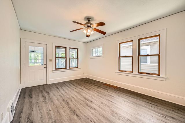 1083 Western Avenue N, Saint Paul, MN 55117