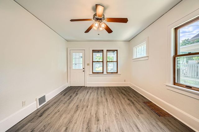 1083 Western Avenue N, Saint Paul, MN 55117