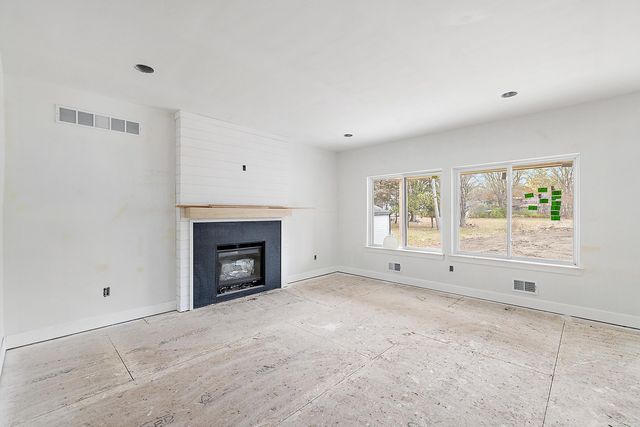 45396 Deneweth Street, Macomb Twp, MI 48042