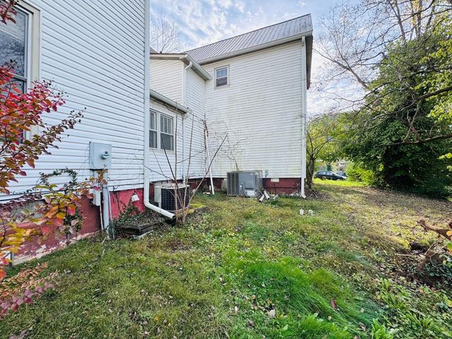 504 Evans St, Livingston, TN 38570