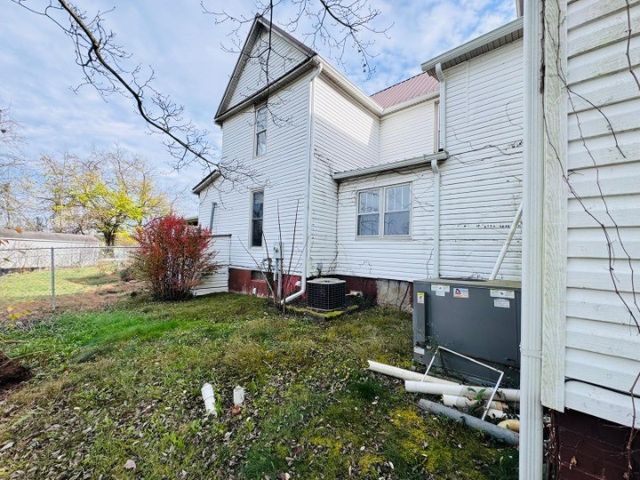 504 Evans St, Livingston, TN 38570