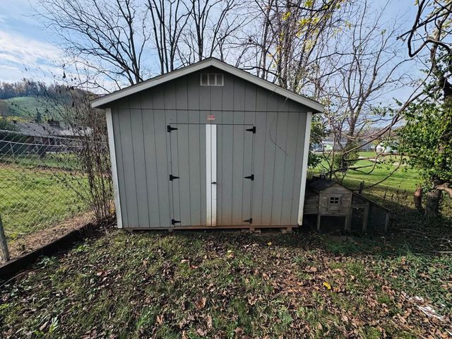 504 Evans St, Livingston, TN 38570