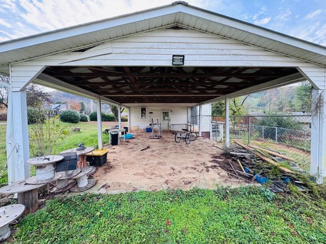 504 Evans St, Livingston, TN 38570