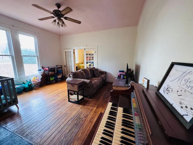 504 Evans St, Livingston, TN 38570