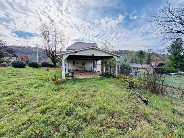 504 Evans St, Livingston, TN 38570