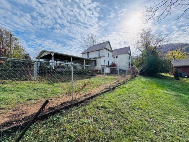 504 Evans St, Livingston, TN 38570