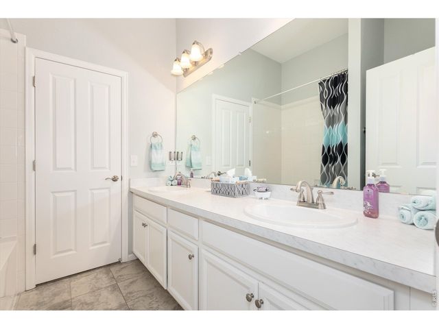 6807 S Riverwood Way, Aurora, CO 80016