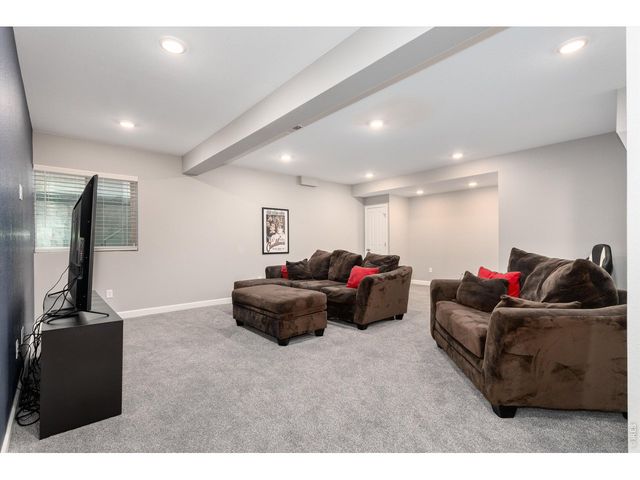 6807 S Riverwood Way, Aurora, CO 80016