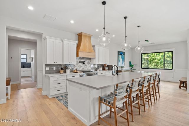 4164 E Camelback Road, Phoenix, AZ 85018