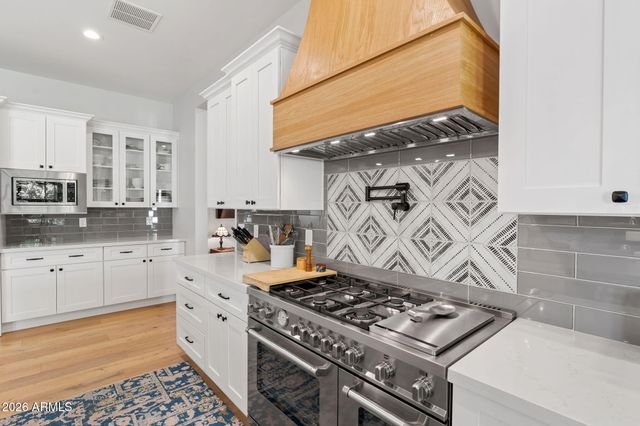 4164 E Camelback Road, Phoenix, AZ 85018