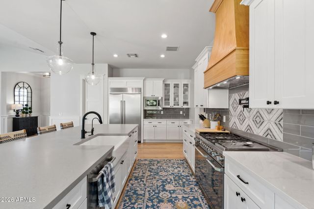 4164 E Camelback Road, Phoenix, AZ 85018