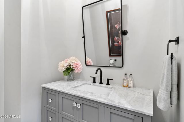 4164 E Camelback Road, Phoenix, AZ 85018