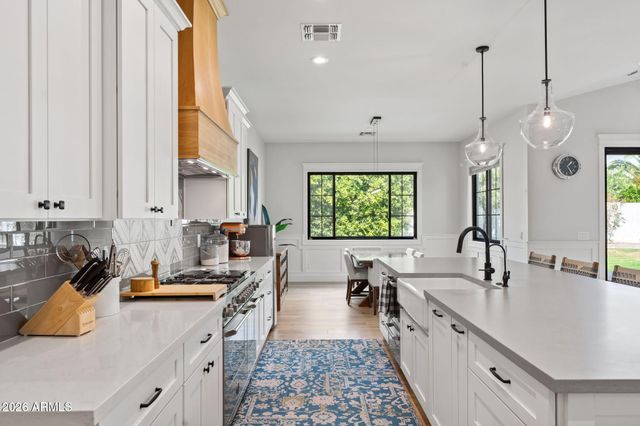 4164 E Camelback Road, Phoenix, AZ 85018