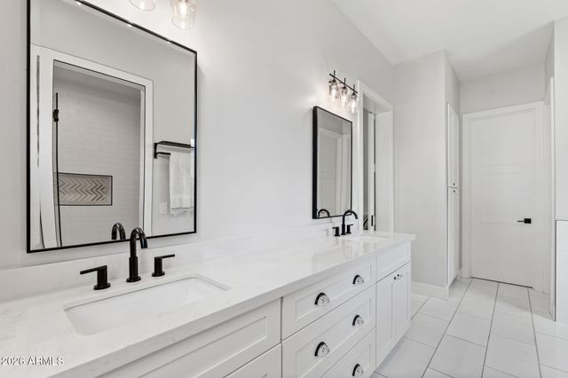 4164 E Camelback Road, Phoenix, AZ 85018