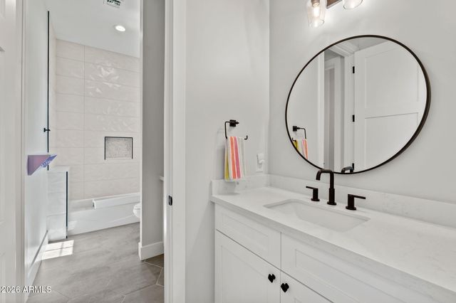 4164 E Camelback Road, Phoenix, AZ 85018