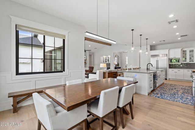 4164 E Camelback Road, Phoenix, AZ 85018