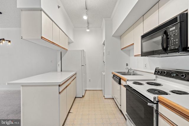 1211 S EADS ST #1009, Arlington, VA 22202