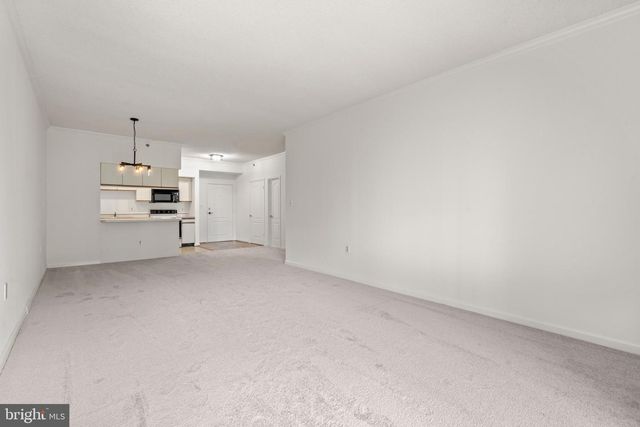 1211 S EADS ST #1009, Arlington, VA 22202