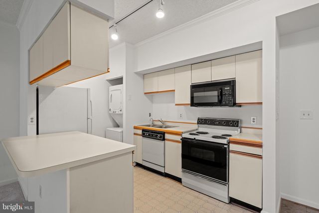 1211 S EADS ST #1009, Arlington, VA 22202