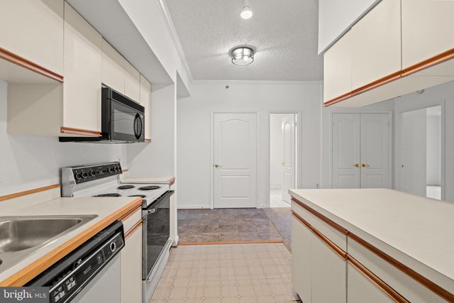 1211 S EADS ST #1009, Arlington, VA 22202