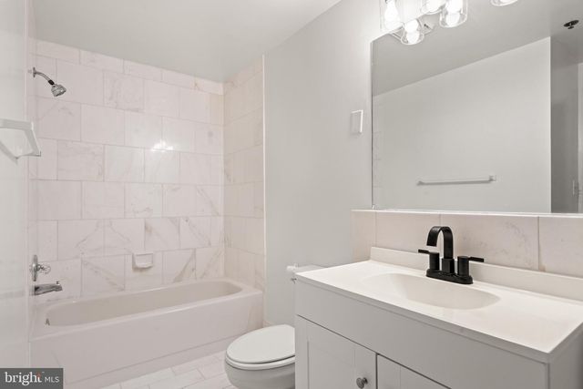 1211 S EADS ST #1009, Arlington, VA 22202