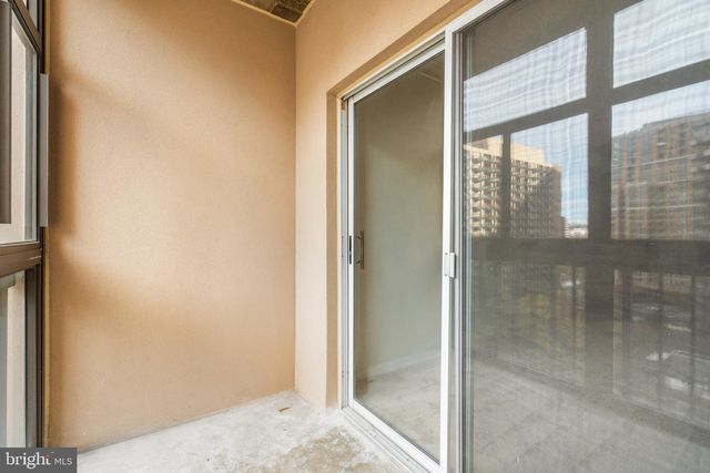 1211 S EADS ST #1009, Arlington, VA 22202