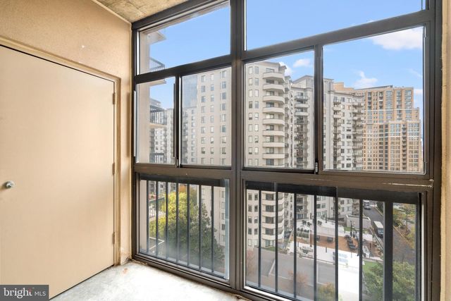 1211 S EADS ST #1009, Arlington, VA 22202