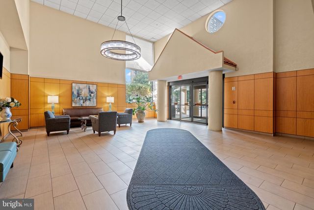 1211 S EADS ST #1009, Arlington, VA 22202