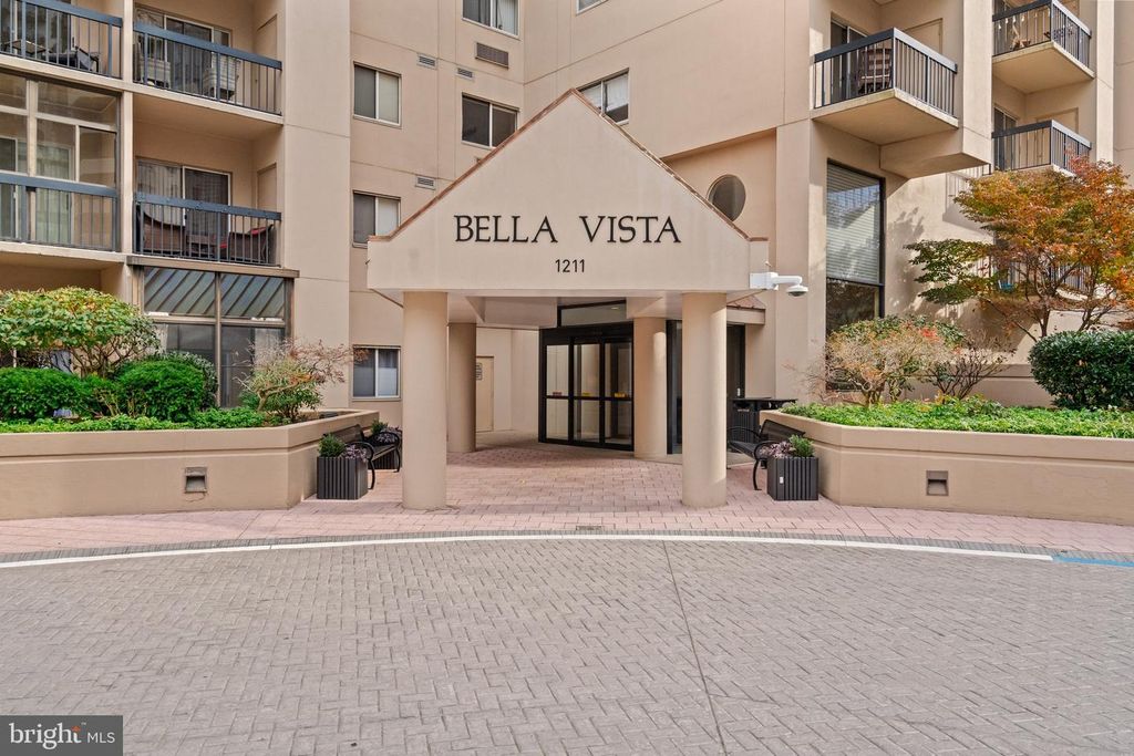 1211 S EADS ST #1009, Arlington, VA 22202