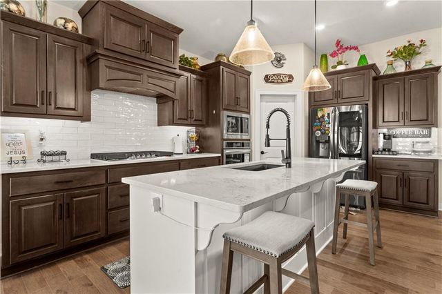520 SE David Road, Lee's Summit, MO 64082