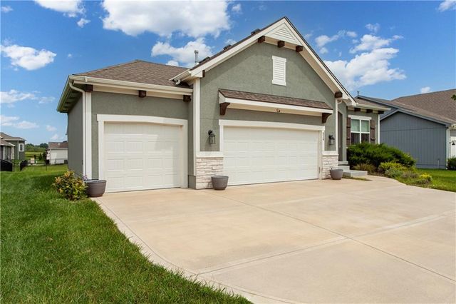 520 SE David Road, Lee's Summit, MO 64082