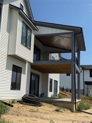 707 Cedar Bend, Solon, IA 52333