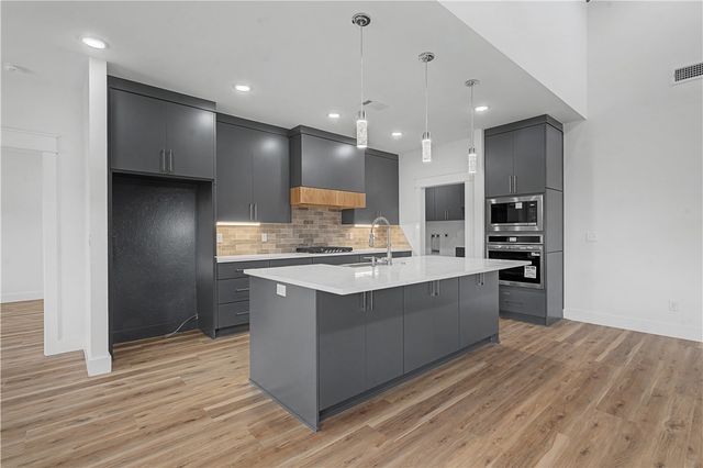 1 Logan Lane, Bella Vista, AR 72715