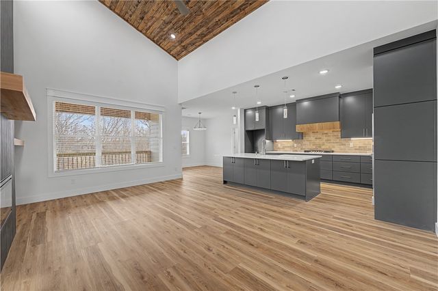 1 Logan Lane, Bella Vista, AR 72715