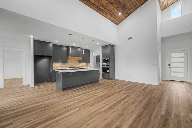 1 Logan Lane, Bella Vista, AR 72715