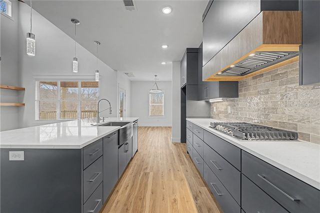 1 Logan Lane, Bella Vista, AR 72715