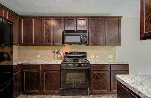 3414 Hunters Canyon, Baytown, TX 77521