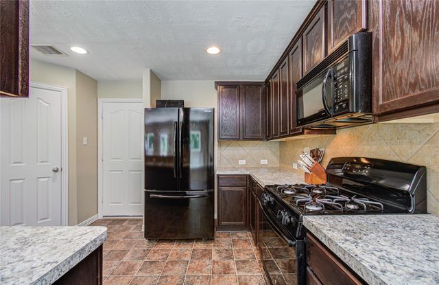 3414 Hunters Canyon, Baytown, TX 77521