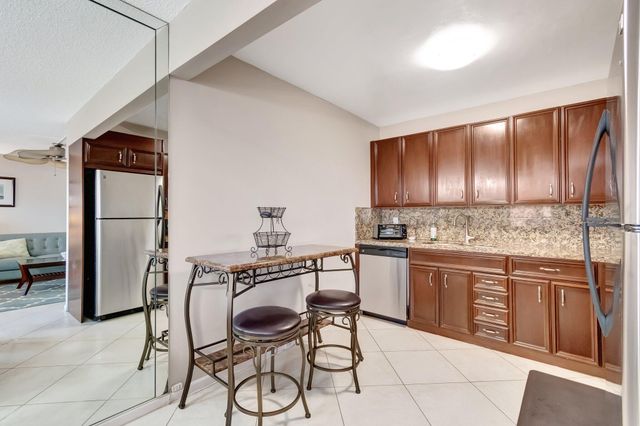 4049 Wolverton C, Boca Raton, FL 33434
