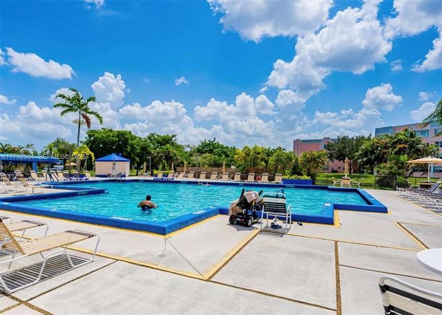 9041 Sunrise Lakes Boulevard 110, Sunrise, FL 33322