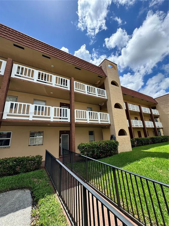 9041 Sunrise Lakes Boulevard 110, Sunrise, FL 33322