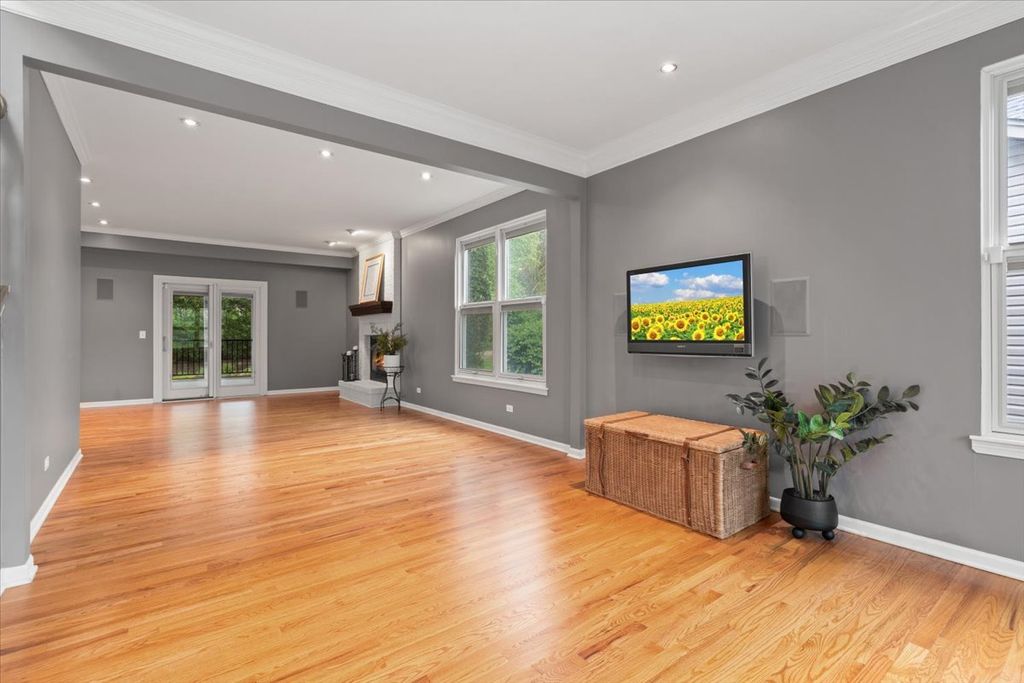 Image 11 of property listing at 3705 Provence Drive, St. Charles, IL 60175