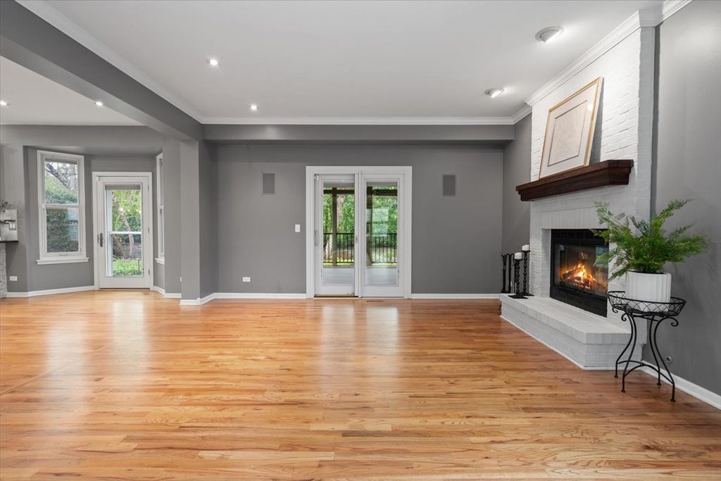 Image 12 of property listing at 3705 Provence Drive, St. Charles, IL 60175